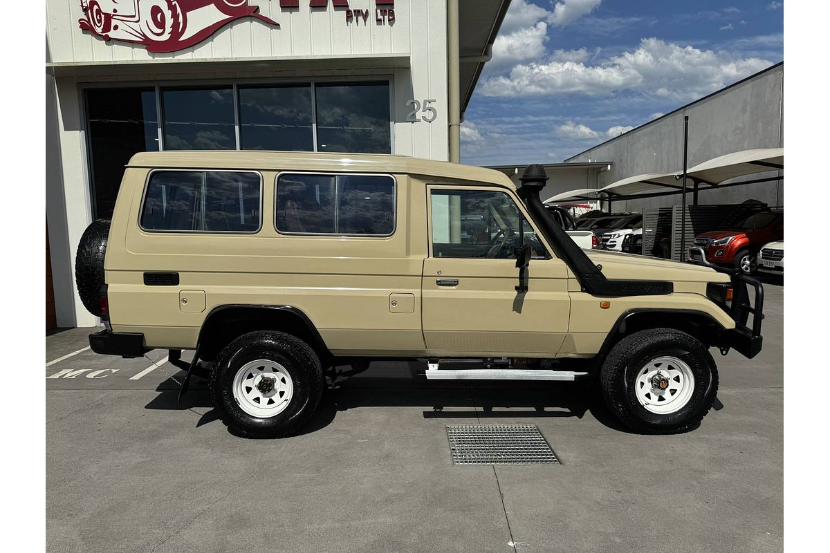 2002 Toyota Landcruiser Troopcarrier HZJ78R