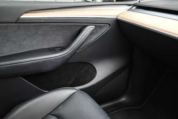 2022 Tesla Model Y Rear-Wheel Drive