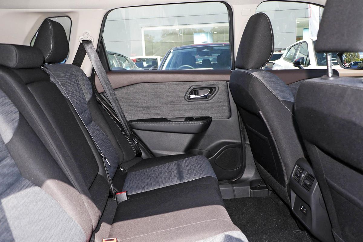 2024 Nissan X-TRAIL ST T33