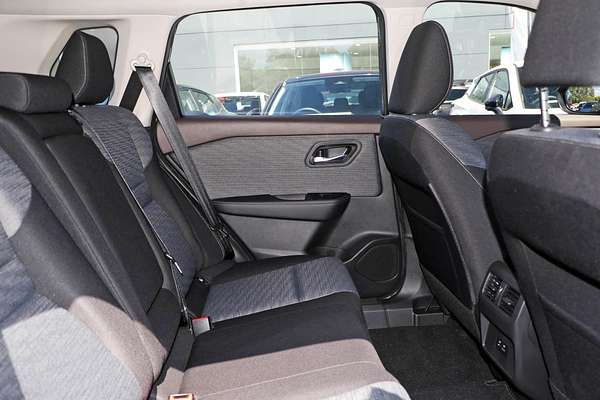 2024 Nissan X-TRAIL ST T33