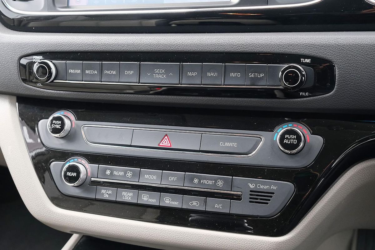 2017 Kia Carnival Platinum YP