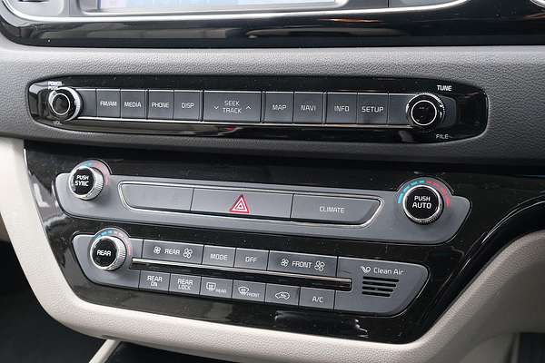 2017 Kia Carnival Platinum YP