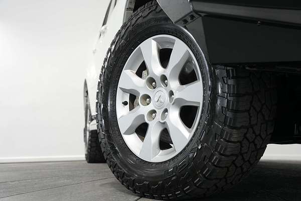 2021 Mitsubishi Pajero GLX NX