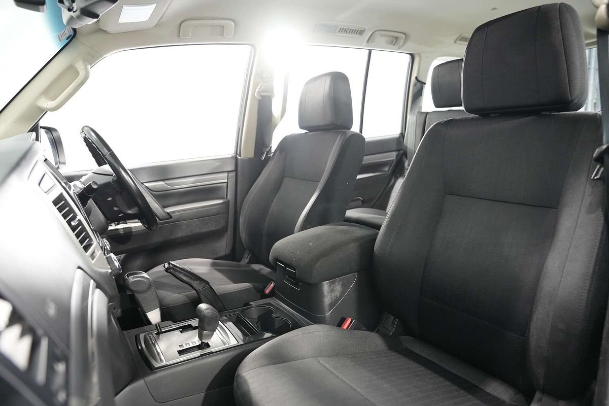 2021 Mitsubishi Pajero GLX NX