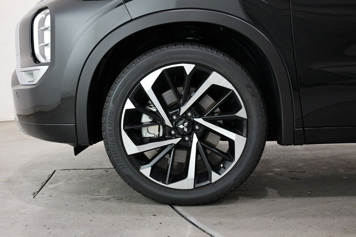 2023 Mitsubishi Outlander Exceed Tourer ZM