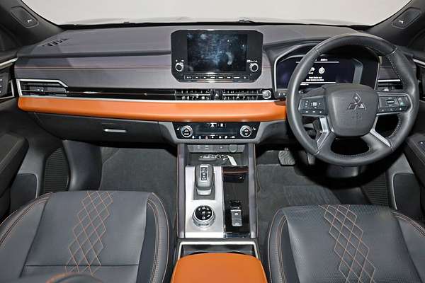 2023 Mitsubishi Outlander Exceed Tourer ZM