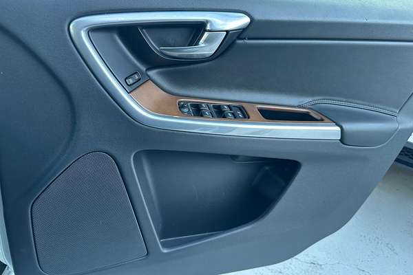 2015 Volvo XC60 D4 Luxury