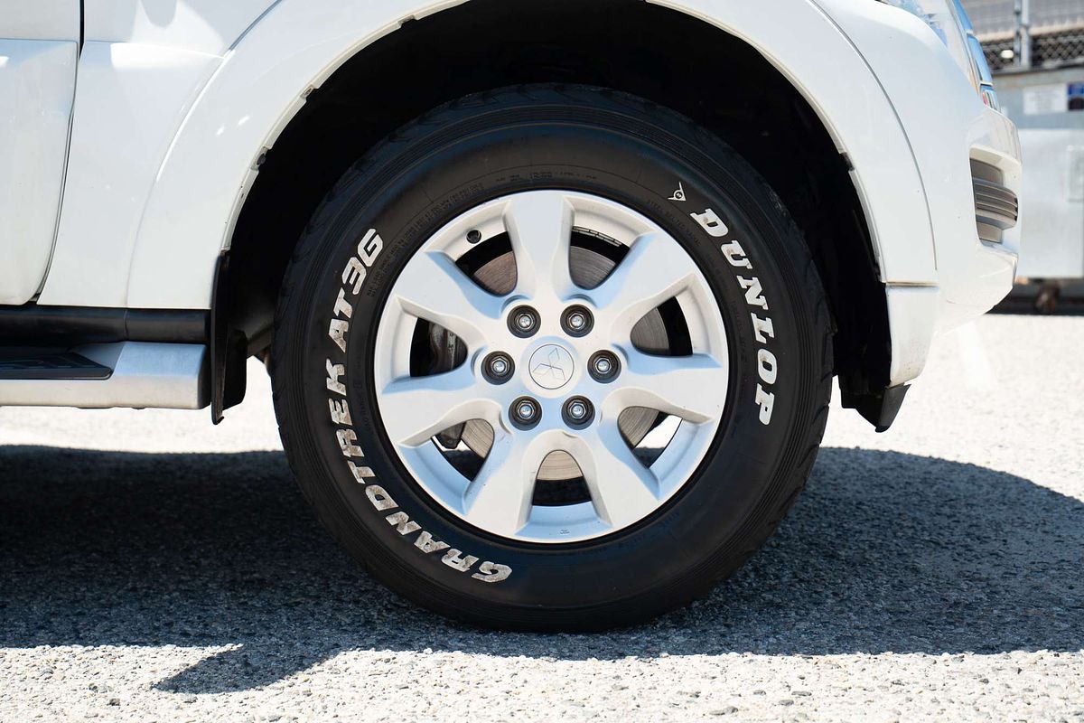 2016 Mitsubishi Pajero GLX NX