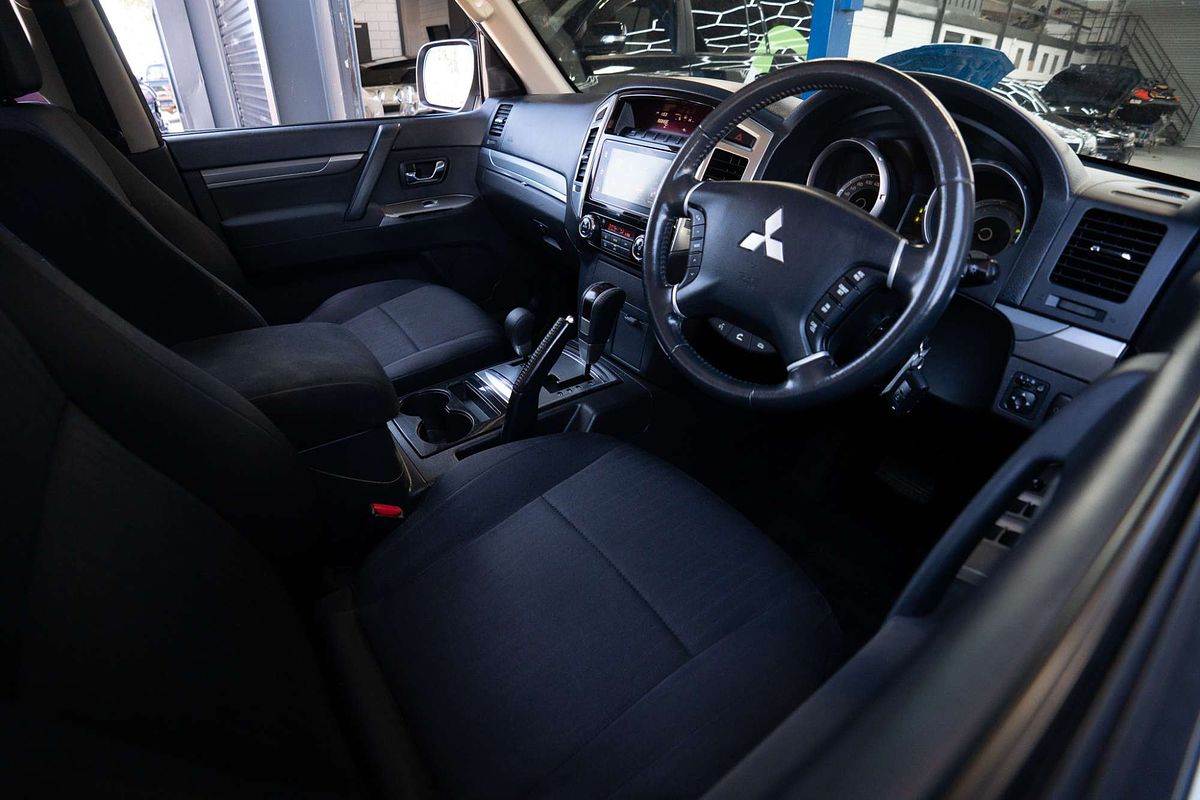 2016 Mitsubishi Pajero GLX NX