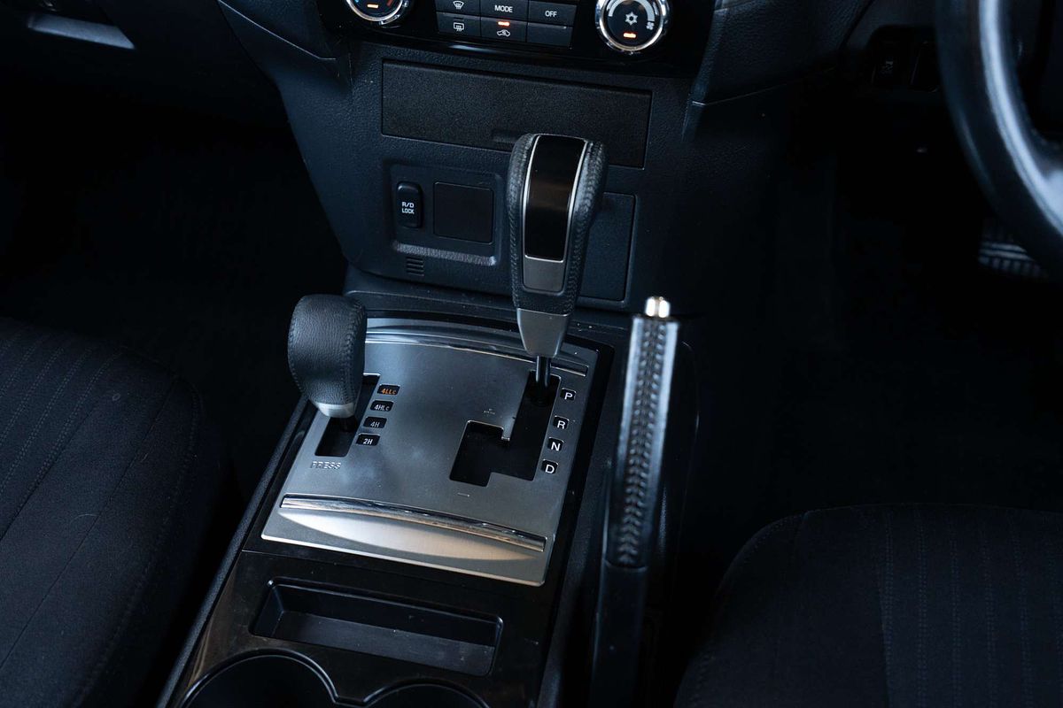 2016 Mitsubishi Pajero GLX NX