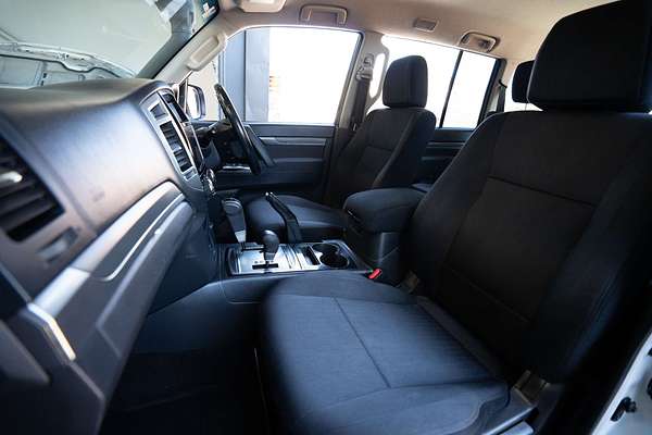 2016 Mitsubishi Pajero GLX NX