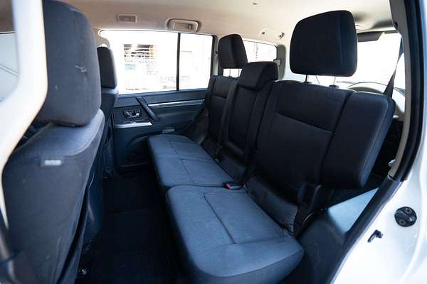 2016 Mitsubishi Pajero GLX NX