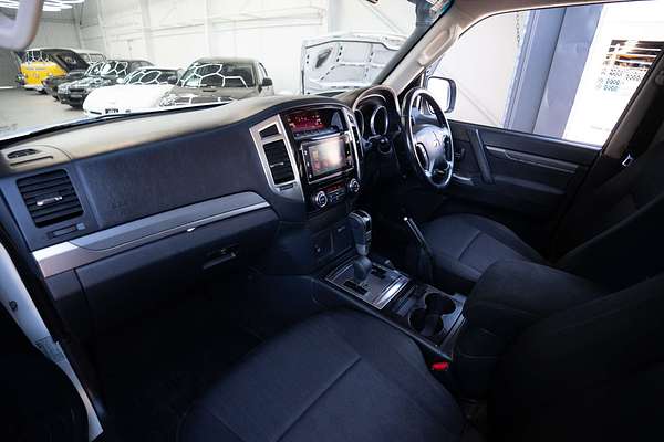 2016 Mitsubishi Pajero GLX NX