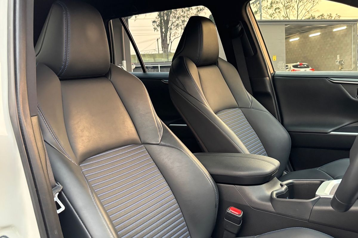 2022 Toyota RAV4 XSE AXAH54R