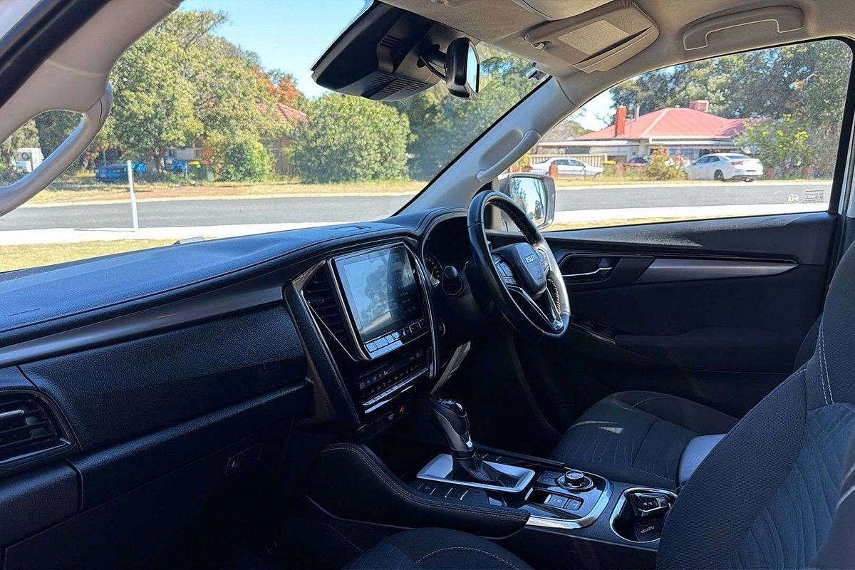 2022 Isuzu MU-X LS-U