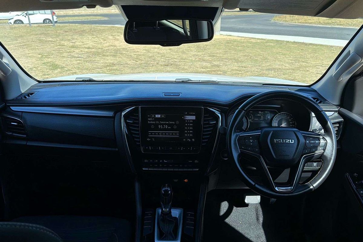 2022 Isuzu MU-X LS-U