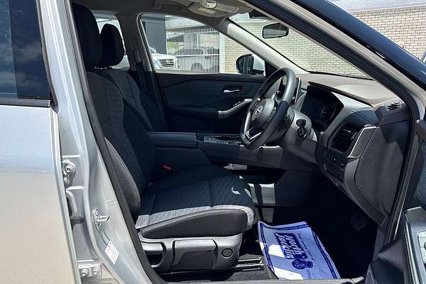 2025 Nissan X-TRAIL ST T33