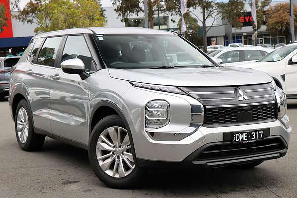 2025 Mitsubishi Outlander ES ZM