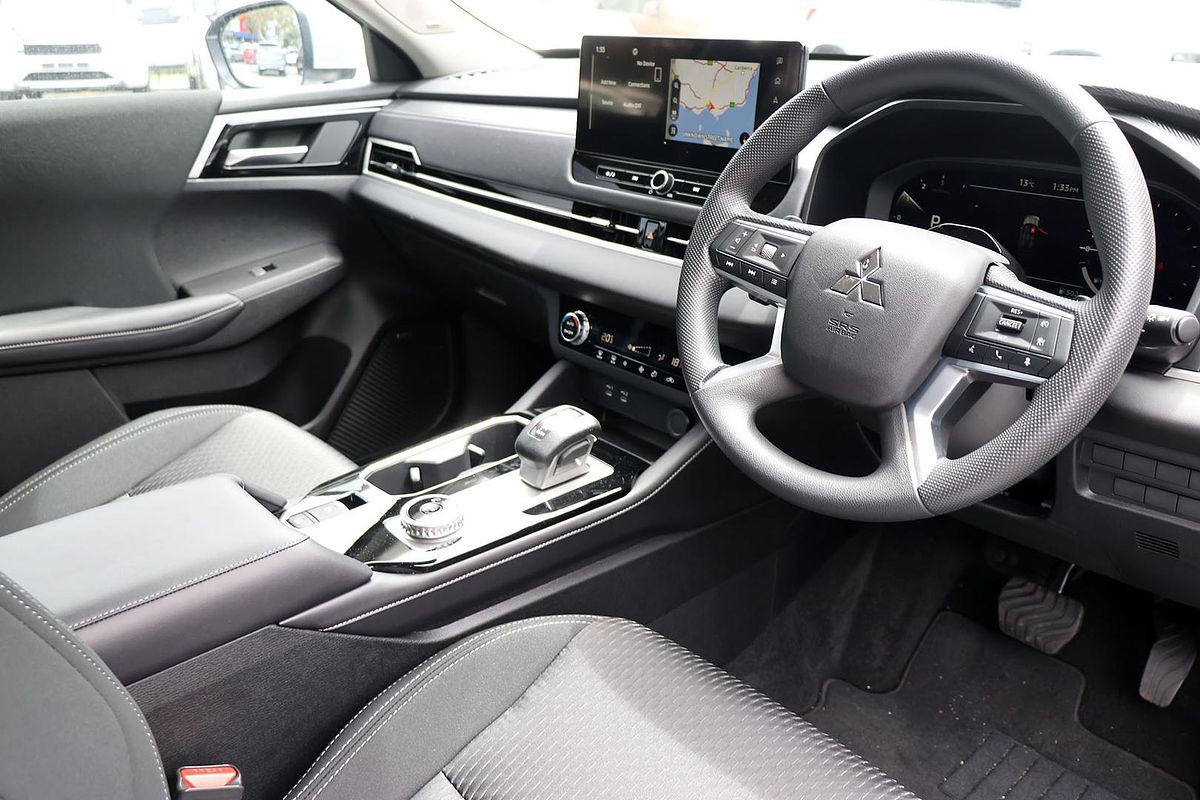 2025 Mitsubishi Outlander ES ZM