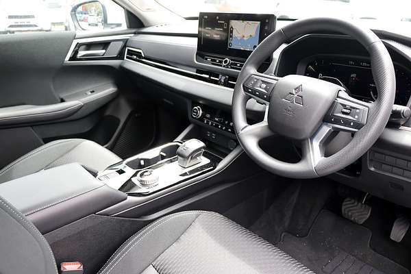 2025 Mitsubishi Outlander ES ZM