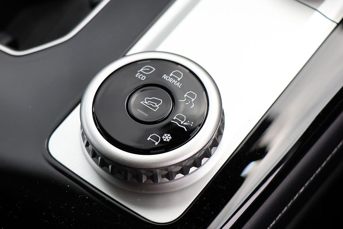 2025 Mitsubishi Outlander ES ZM