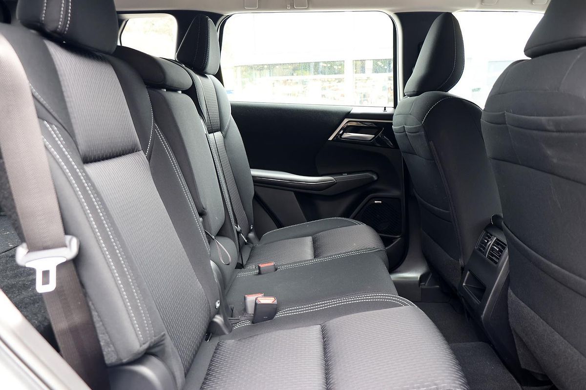 2025 Mitsubishi Outlander ES ZM