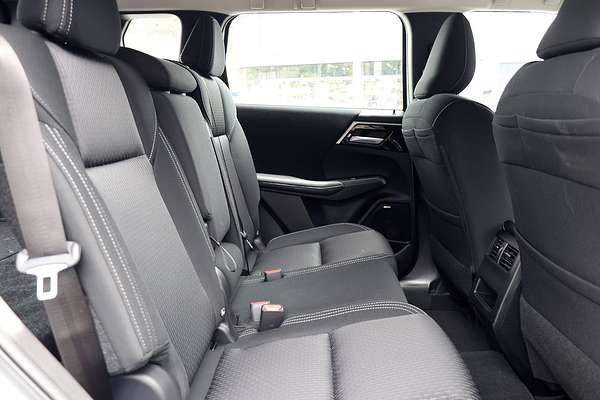 2025 Mitsubishi Outlander ES ZM