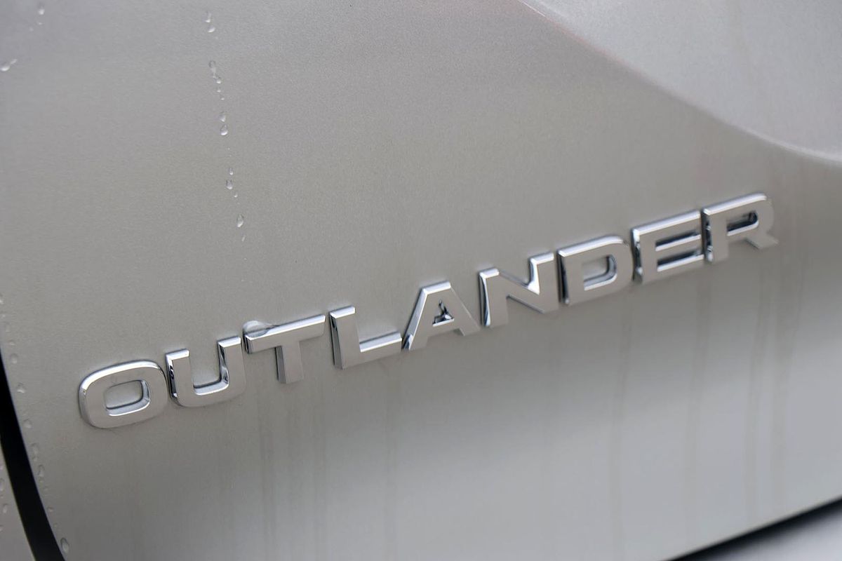 2025 Mitsubishi Outlander ES ZM