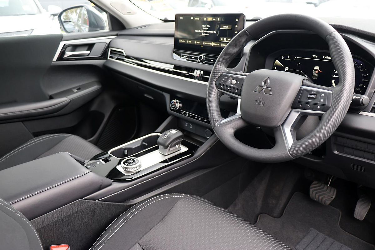 2025 Mitsubishi Outlander ES ZM