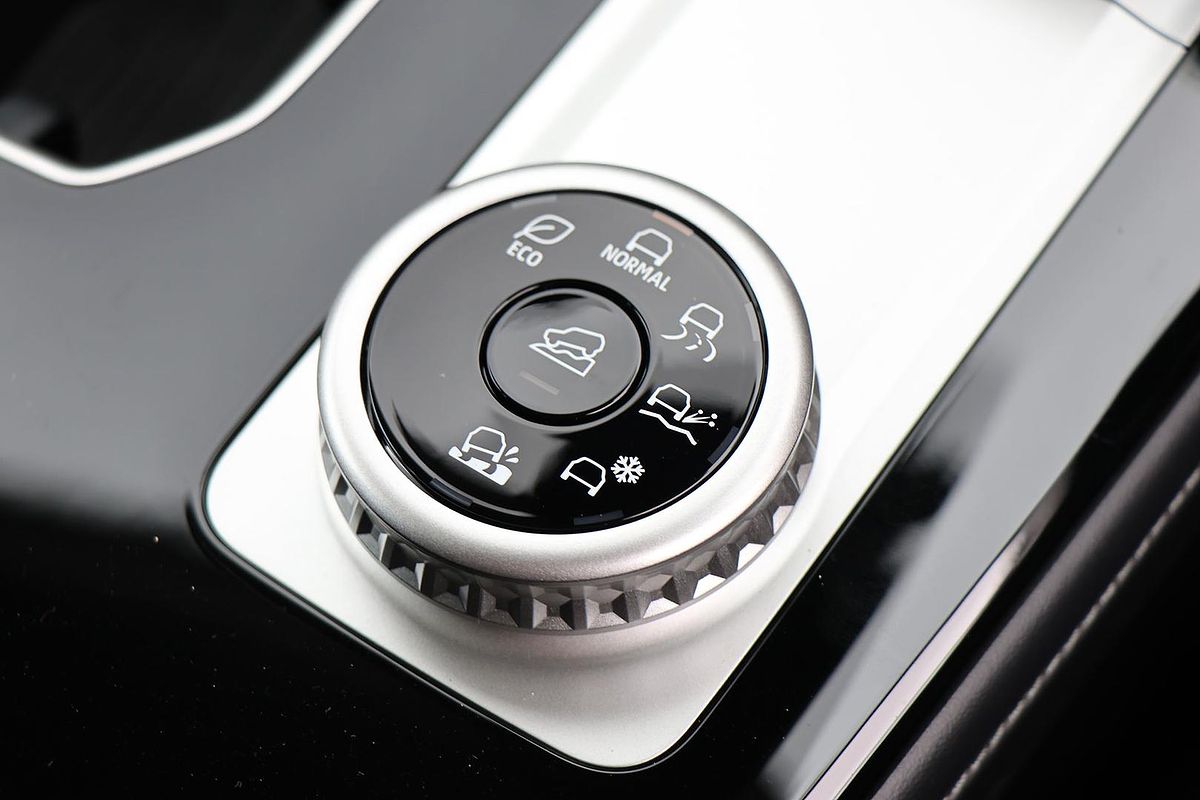 2025 Mitsubishi Outlander ES ZM