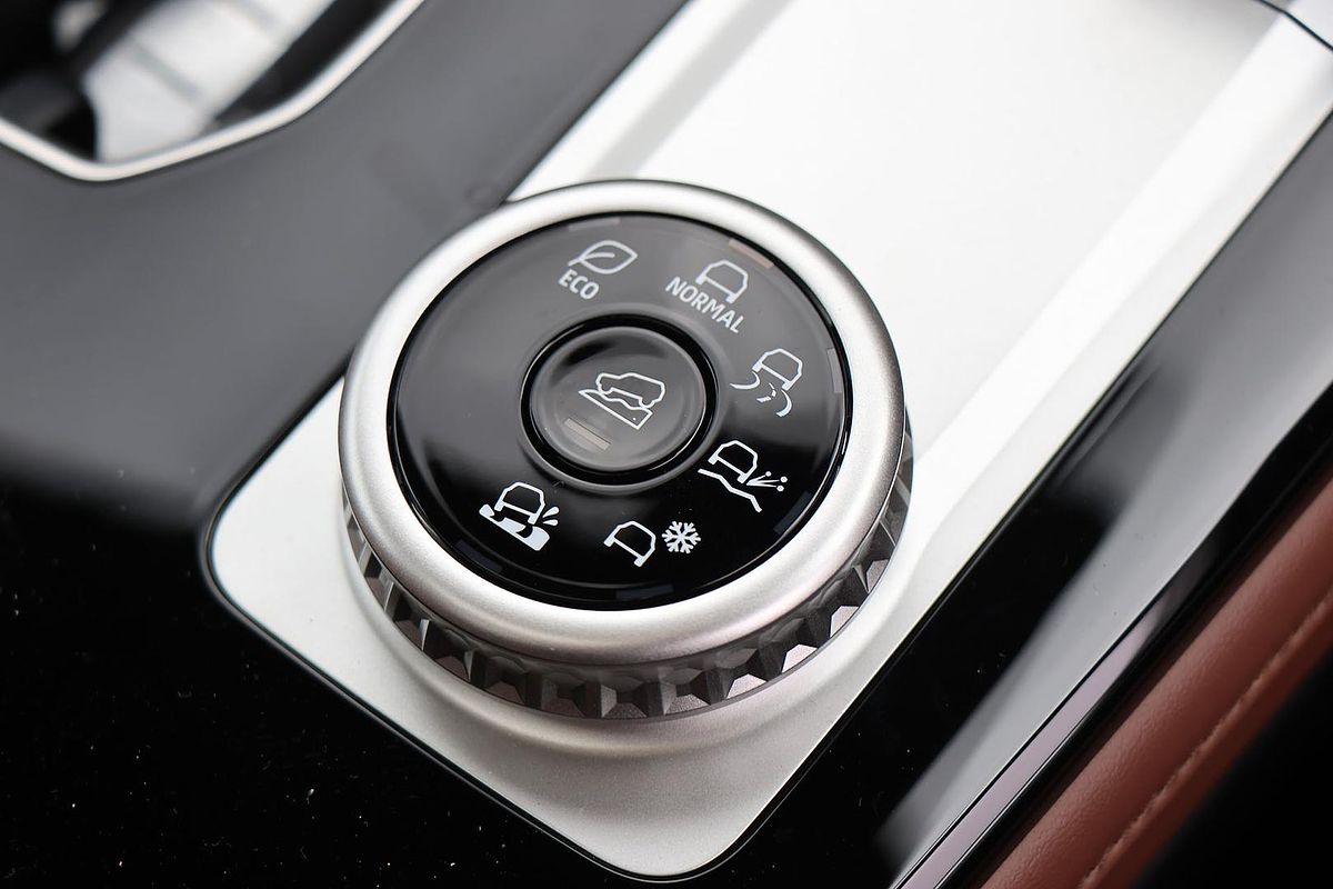 2025 Mitsubishi Outlander Exceed Tourer ZM