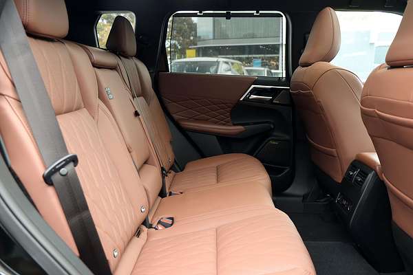 2025 Mitsubishi Outlander Exceed Tourer ZM