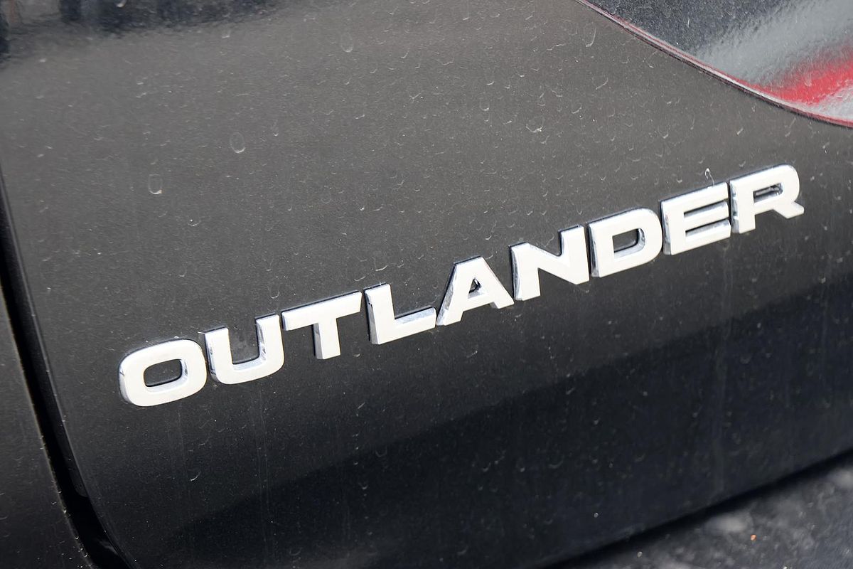 2025 Mitsubishi Outlander Exceed Tourer ZM