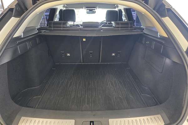 2019 Land Rover Range Rover Velar P250 SE L560