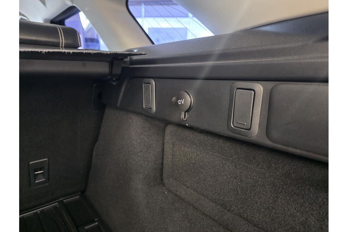 2019 Land Rover Range Rover Velar P250 SE L560