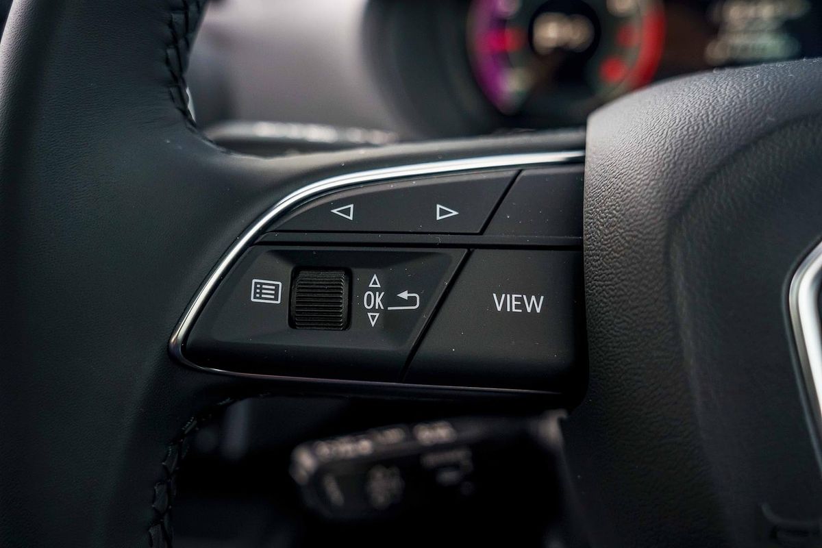 2025 Audi Q2 35 TFSI S line edition GA