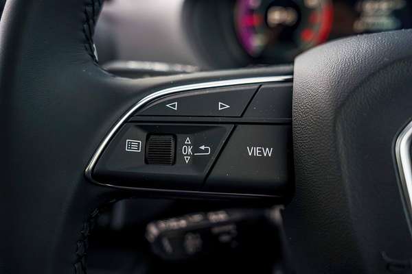 2025 Audi Q2 35 TFSI S line edition GA