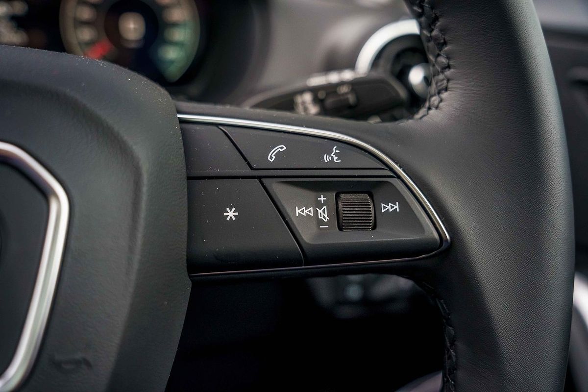 2025 Audi Q2 35 TFSI S line edition GA