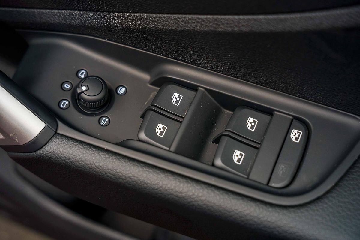 2025 Audi Q2 35 TFSI S line edition GA