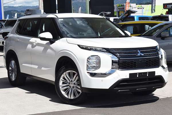 2023 Mitsubishi Outlander ES ZM