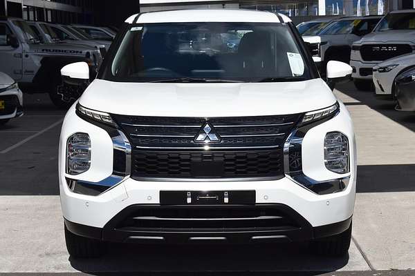 2023 Mitsubishi Outlander ES ZM