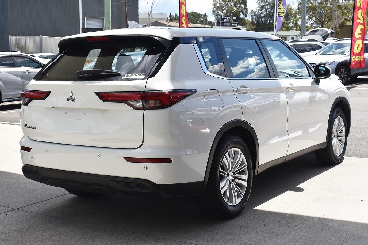 2023 Mitsubishi Outlander ES ZM
