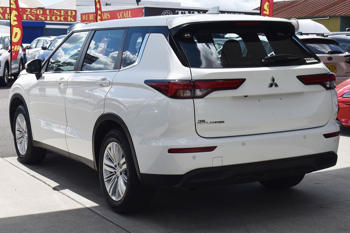 2023 Mitsubishi Outlander ES ZM