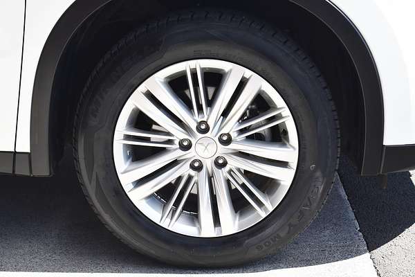 2023 Mitsubishi Outlander ES ZM