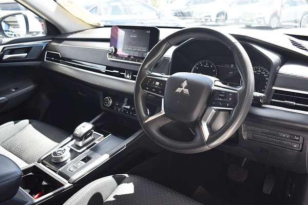 2023 Mitsubishi Outlander ES ZM