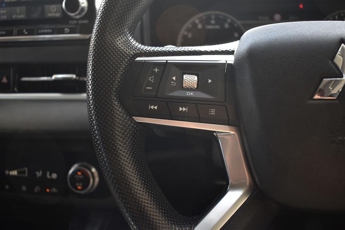 2023 Mitsubishi Outlander ES ZM