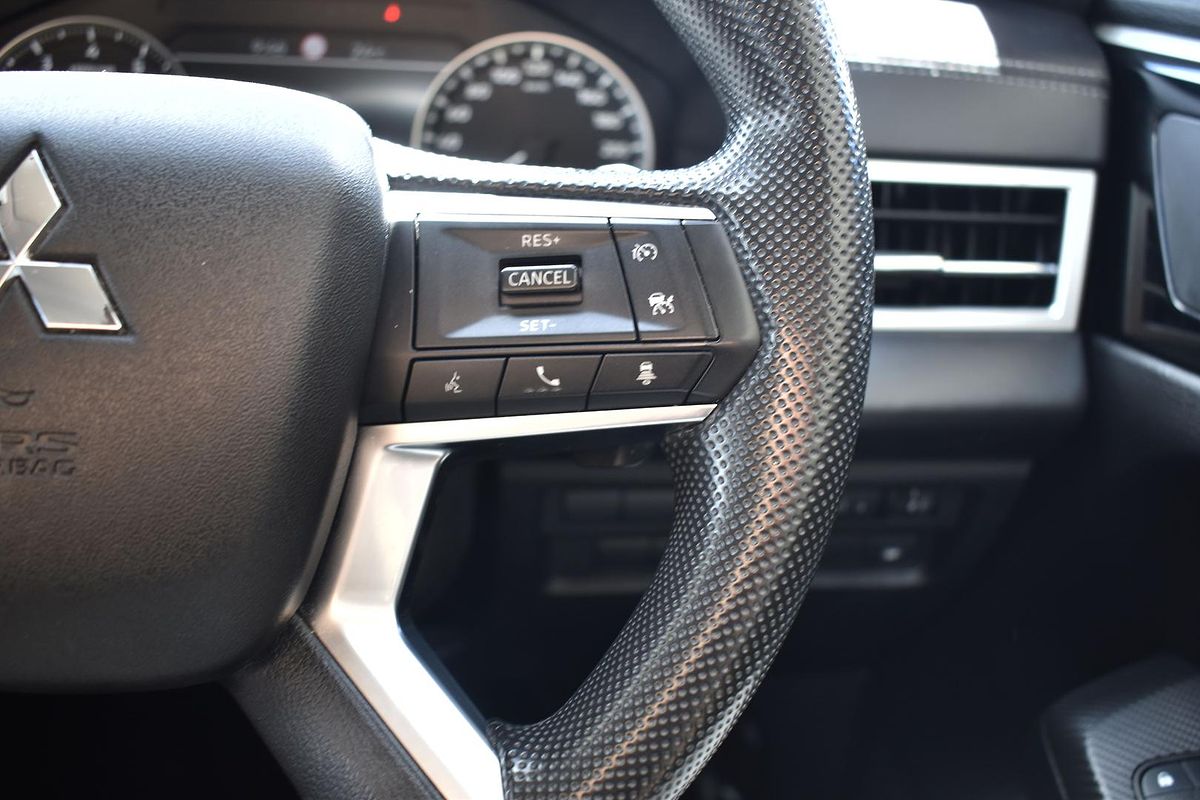 2023 Mitsubishi Outlander ES ZM