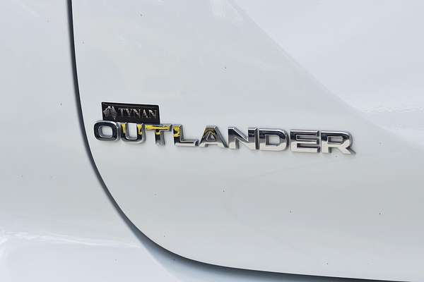 2023 Mitsubishi Outlander ES ZM