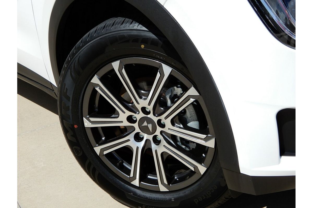 2025 Mahindra XUV700 AX7