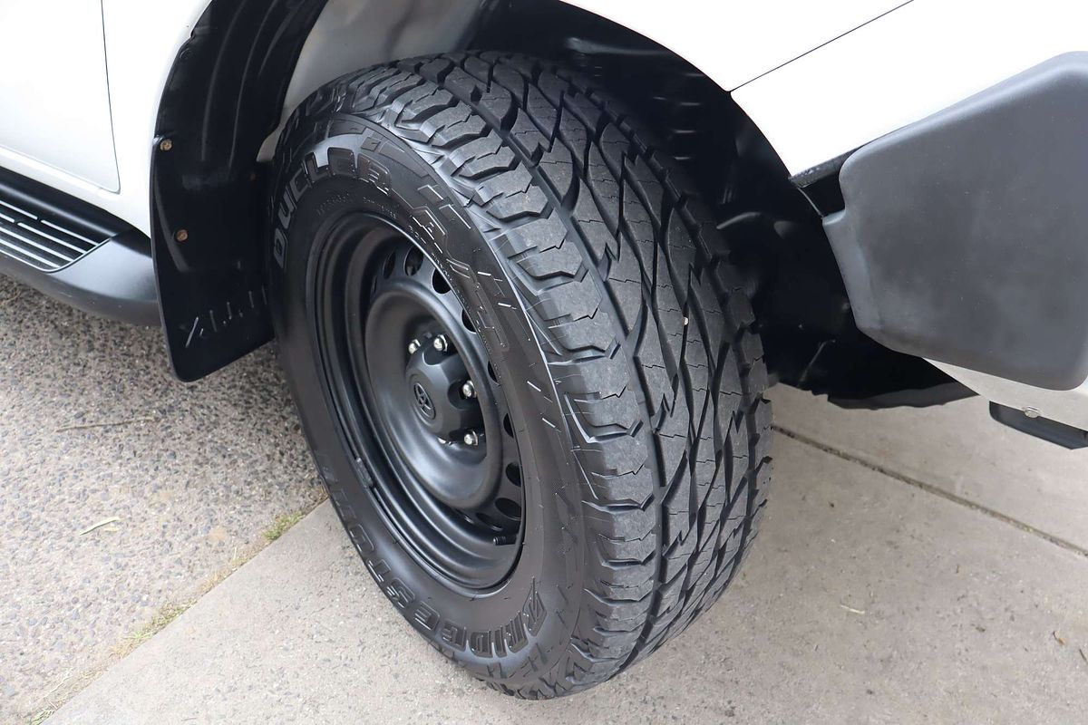 2017 Toyota Hilux SR GUN126R 4X4